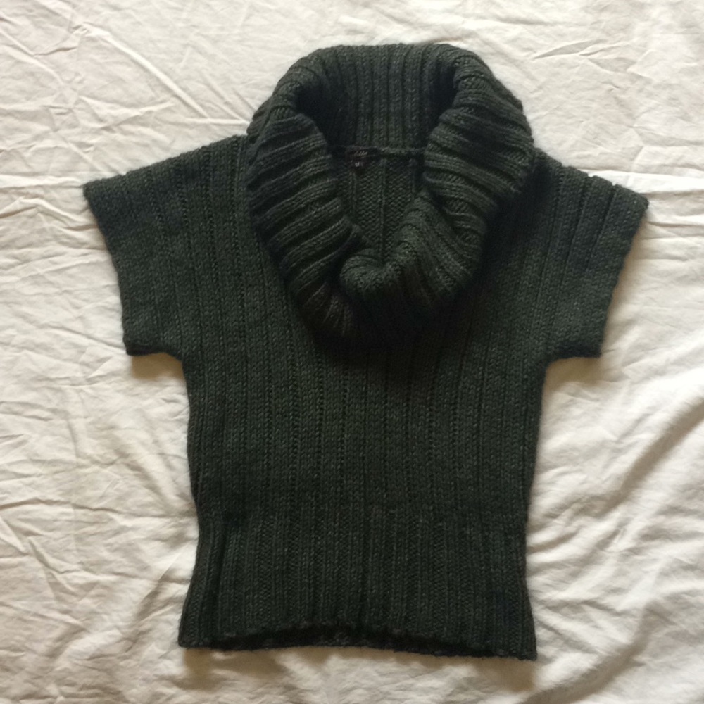 Gorgeous short sleeve sweater